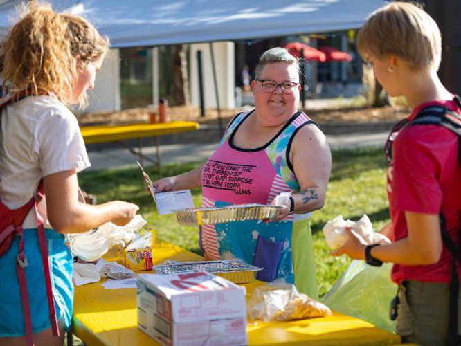 A volunteer helps participants set up their dye stations during the Peace, Love, Consent event at Meier Commons on Tuesday, Sept. 20, 2022 in Lincoln, Nebraska.