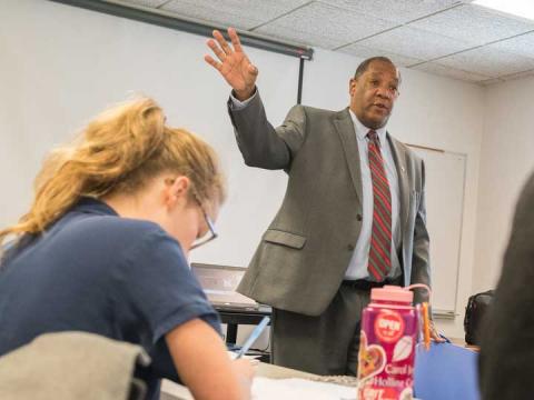 Lincoln City Council member Bennie Shobe speaks with students in the Elect to Serve pop-up course about his experiences in public office.