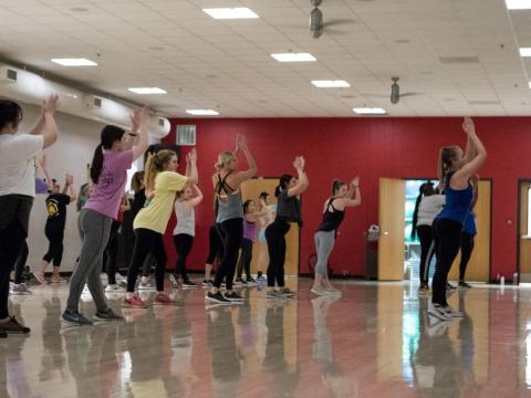 Students participate in a cardio dance class at the Campus Recreation Center on Jan. 9, 2018. | Daily Nebraskan