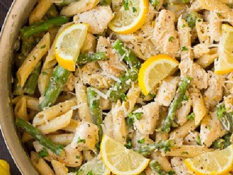 Asparagus and Lemon Chicken Penne is one of the three options available for the January 30 meal kit.