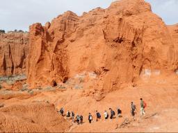 UNL students hike along picturesque canyons