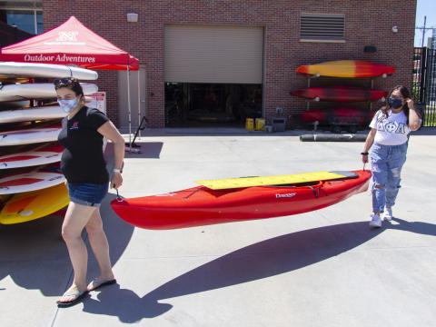 Two students rent a kayak from UNL's Outdoor Adventures Center.